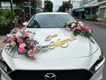 Hoa Tươi Trang Trí Xe Cưới – Mẫu Đẹp, Phong Cách Tinh Tế