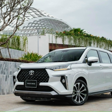 Xe Toyota Veloz Cross 7 Chỗ