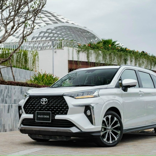 Xe Toyota Veloz Cross 7 Chỗ