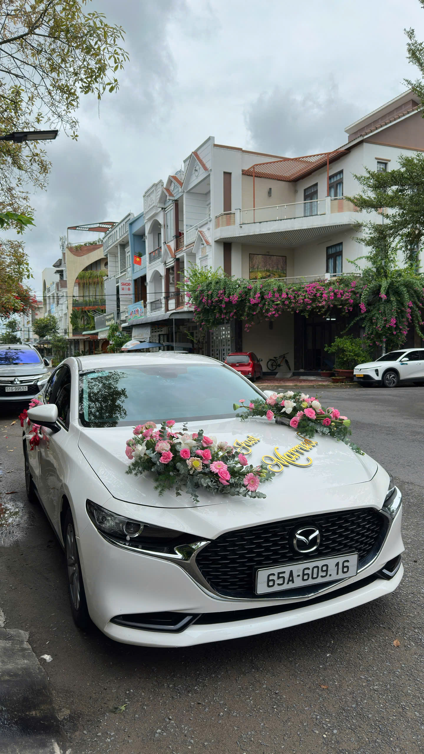 Hoa Tươi Trang Trí Xe Cưới