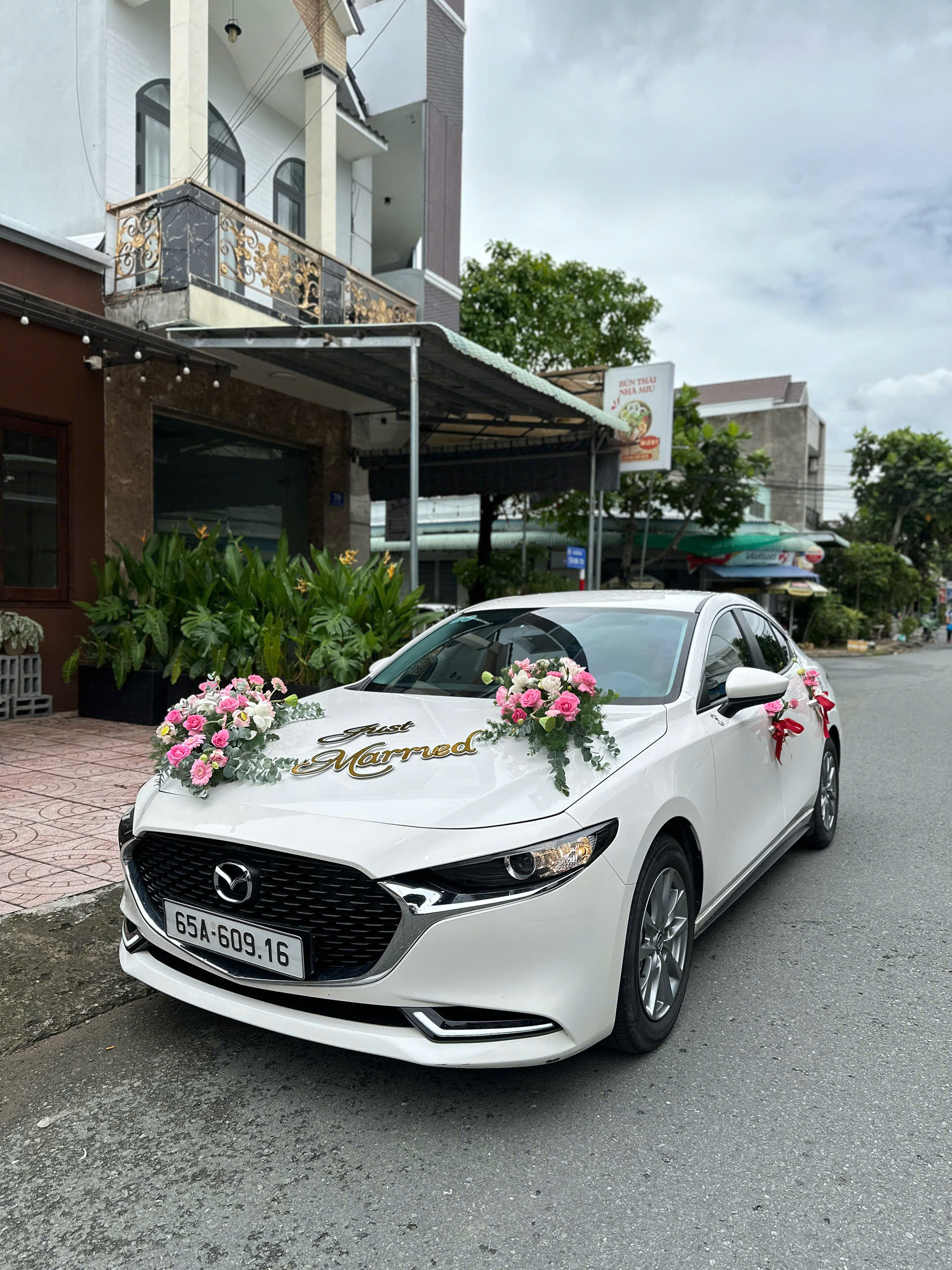 Hoa Tươi Trang Trí Xe Cưới